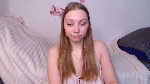 Snapshot of love_bella_ chatting on March 23, 12:14 am love bella online show from March 23, 12:14 am