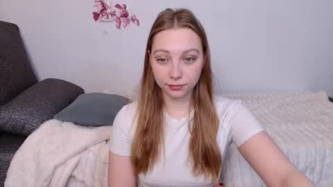 Snapshot of love_bella_ chatting on March 24, 12:04 am love bella online show from March 24, 12:04 am