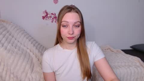 Snapshot of love_bella_ chatting on March 30, 12:11 am love bella online show from March 30, 12:11 am