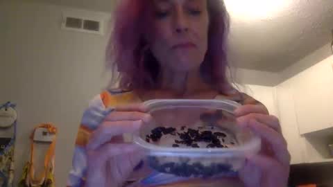 Snapshot of love_blooms chatting on March 24, 6:29 am love_blooms online show from March 24, 6:29 am