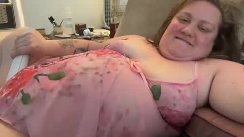 Snapshot of love_hard_femmes chatting on September 9, 9:47 pm Sara and Leigh online show from September 9, 9:47 pm