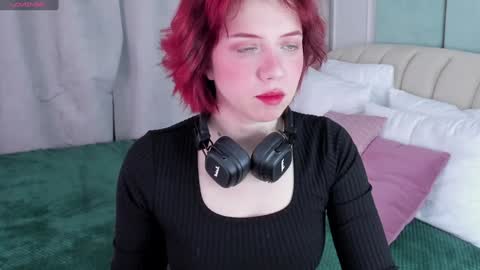 Snapshot of love_is_lola chatting on December 17, 12:56 am Lola online show from December 17, 12:56 am