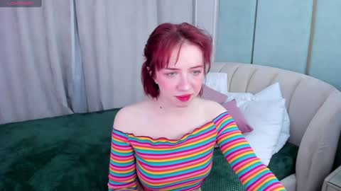 Snapshot of love_is_lola chatting on December 20, 1:14 am Lola online show from December 20, 1:14 am