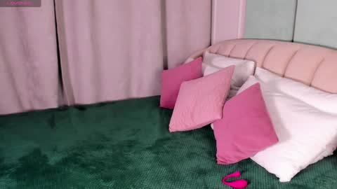 Snapshot of love_is_lola chatting on December 26, 12:57 am Lola online show from December 26, 12:57 am
