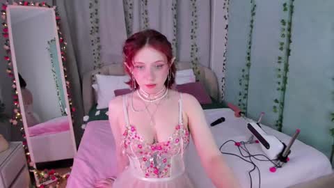 Snapshot of love_is_lola chatting on February 11, 4:11 am Lola online show from February 11, 4:11 am