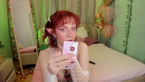Snapshot of love_is_lola chatting on March 1, 1:22 am Lola online show from March 1, 1:22 am