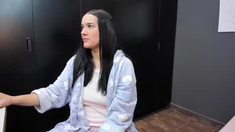 Kristen LoveBerry online show from November 2, 12:57 am