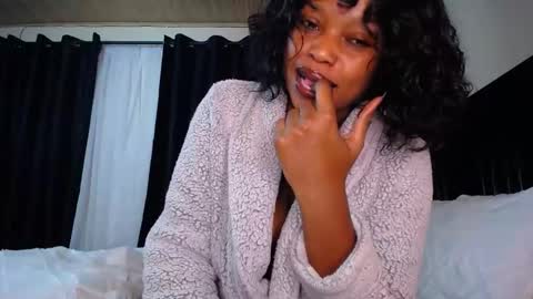 Snapshot of love_niahh chatting on April 8, 2:00 am niahh online show from April 8, 2:00 am