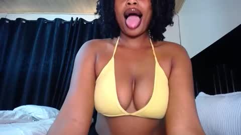 Snapshot of love_niahh chatting on April 17, 11:24 am niahh online show from April 17, 11:24 am