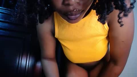 Snapshot of love_niahh chatting on April 29, 4:00 pm niahh online show from April 29, 4:00 pm