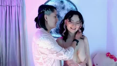 Snapshot of love_oftwo chatting on November 17, 10:48 pm Melisa Emily online show from November 17, 10:48 pm