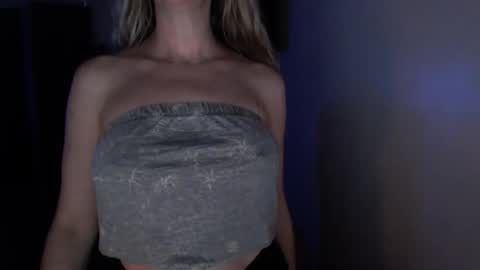 LoVe On  online show from February 5, 2:05 am