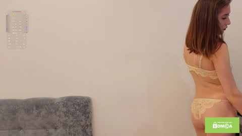 Snapshot of love_polly chatting on October 19, 7:20 am Polly online show from October 19, 7:20 am