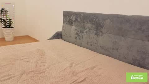 Snapshot of love_polly chatting on October 29, 12:40 pm Polly online show from October 29, 12:40 pm