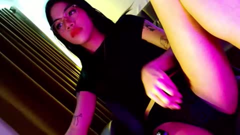 Snapshot of love_seren chatting on April 12, 3:00 am Seren online show from April 12, 3:00 am