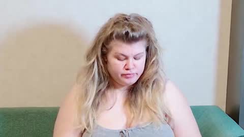 Snapshot of love_wiggy18 chatting on December 5, 2:22 pm Ally online show from December 5, 2:22 pm