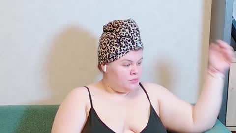 Snapshot of love_wiggy18 chatting on December 20, 1:11 pm Ally online show from December 20, 1:11 pm