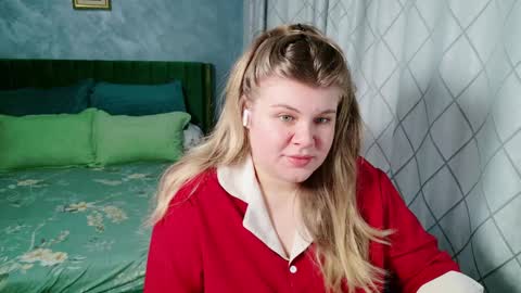 Snapshot of love_wiggy18 chatting on December 26, 12:49 pm Ally online show from December 26, 12:49 pm