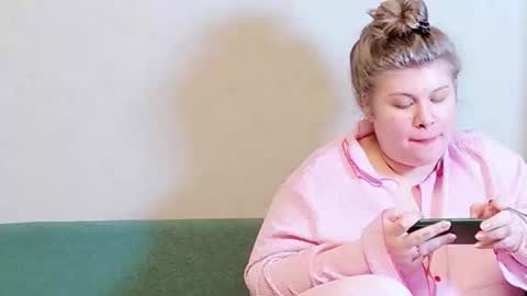 Snapshot of love_wiggy18 chatting on January 31, 12:51 pm Ally online show from January 31, 12:51 pm