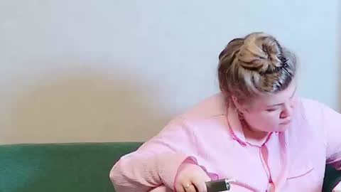 Snapshot of love_wiggy18 chatting on January 31, 3:55 pm Ally online show from January 31, 3:55 pm