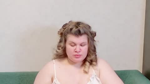 Snapshot of love_wiggy18 chatting on February 6, 12:48 pm Ally online show from February 6, 12:48 pm