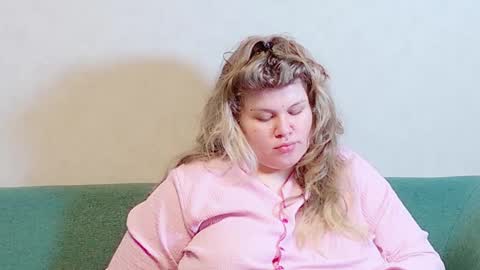 Snapshot of love_wiggy18 chatting on February 13, 1:05 pm Ally online show from February 13, 1:05 pm