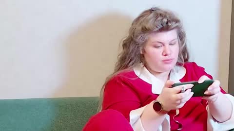 Snapshot of love_wiggy18 chatting on February 14, 2:12 pm Ally online show from February 14, 2:12 pm