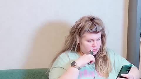 Snapshot of love_wiggy18 chatting on February 21, 9:56 am Ally online show from February 21, 9:56 am