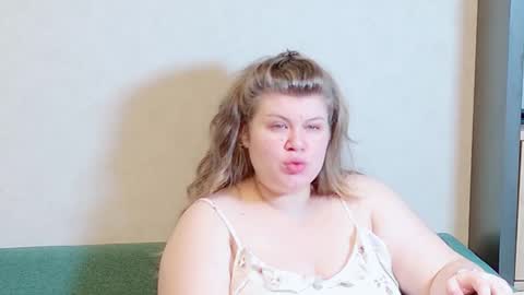 Snapshot of love_wiggy18 chatting on February 25, 9:20 am Ally online show from February 25, 9:20 am