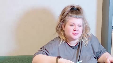 Snapshot of love_wiggy18 chatting on February 27, 3:59 pm Ally online show from February 27, 3:59 pm