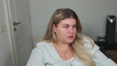 Snapshot of love_wiggy18 chatting on September 24, 2:42 pm Ally online show from September 24, 2:42 pm