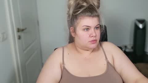 Snapshot of love_wiggy18 chatting on October 13, 3:17 am Ally online show from October 13, 3:17 am