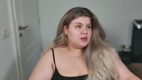 Snapshot of love_wiggy18 chatting on October 17, 11:24 am Ally online show from October 17, 11:24 am