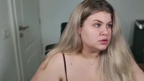 Snapshot of love_wiggy18 chatting on October 19, 6:47 am Ally online show from October 19, 6:47 am