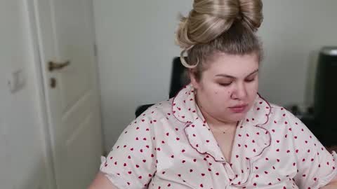 Snapshot of love_wiggy18 chatting on December 15, 7:45 am Ally online show from December 15, 7:45 am