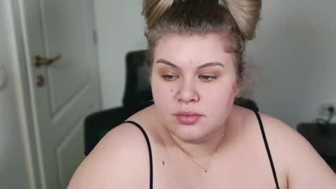 Snapshot of love_wiggy18 chatting on January 5, 6:22 pm Ally online show from January 5, 6:22 pm