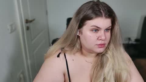 Snapshot of love_wiggy18 chatting on January 12, 7:57 am Ally online show from January 12, 7:57 am