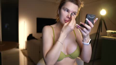 Snapshot of love_you_to123 chatting on November 28, 4:48 am love you to123 online show from November 28, 4:48 am