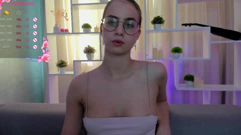 Snapshot of lovebettie chatting on April 26, 1:36 am Elisabette online show from April 26, 1:36 am