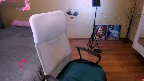 cat-girl online show from September 26, 6:39 am