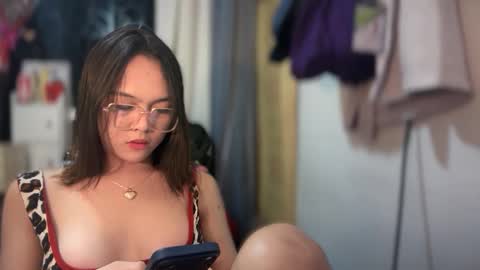 Snapshot of lovee_gelly chatting on March 27, 2:28 pm Gelly online show from March 27, 2:28 pm