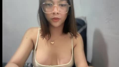 Snapshot of lovee_gelly chatting on April 4, 5:32 pm Gelly online show from April 4, 5:32 pm