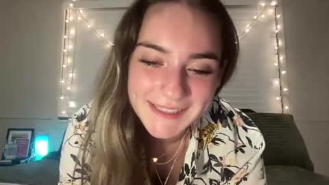Snapshot of lovefromrose1 chatting on July 16, 3:23 am Olivia Rose online show from July 16, 3:23 am