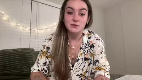 Snapshot of lovefromrose1 chatting on July 24, 3:15 am Olivia Rose online show from July 24, 3:15 am