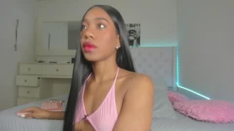 Snapshot of loveit_hermione chatting on April 4, 12:20 am Val online show from April 4, 12:20 am
