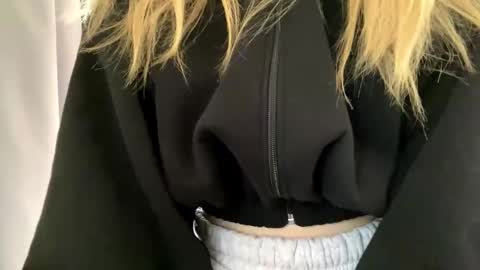 Ella online show from February 3, 9:03 am