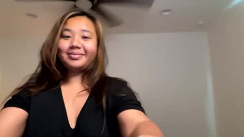 Snapshot of lovellly_ chatting on October 8, 3:31 pm Love online show from October 8, 3:31 pm