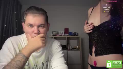 Snapshot of lovelly_mooncouple chatting on October 14, 10:21 pm Mileena and Oliver online show from October 14, 10:21 pm