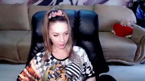 Snapshot of lovellymalina chatting on June 26, 12:42 pm private open online show from June 26, 12:42 pm