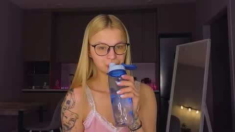 Jenny online show from May 5, 4:37 pm
